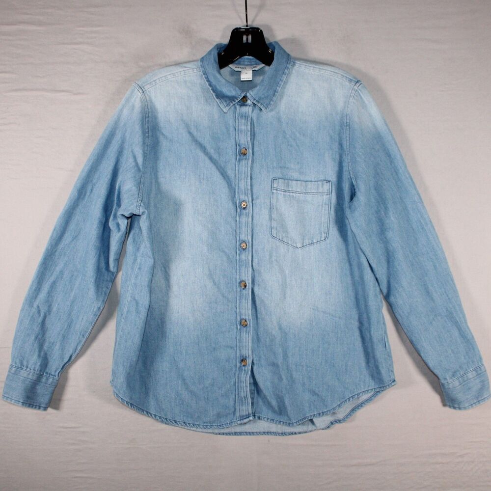 Old Navy The Classic Shirt Denim Womens Medium M Light Wash Blue Jean Button Up